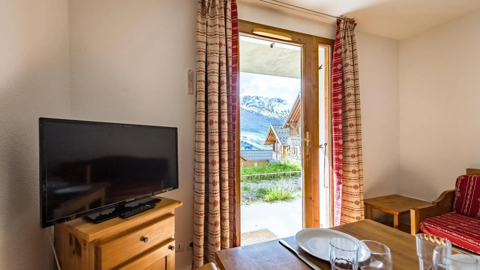 Apartment For 4 To 6 People In Albiez-Montrond