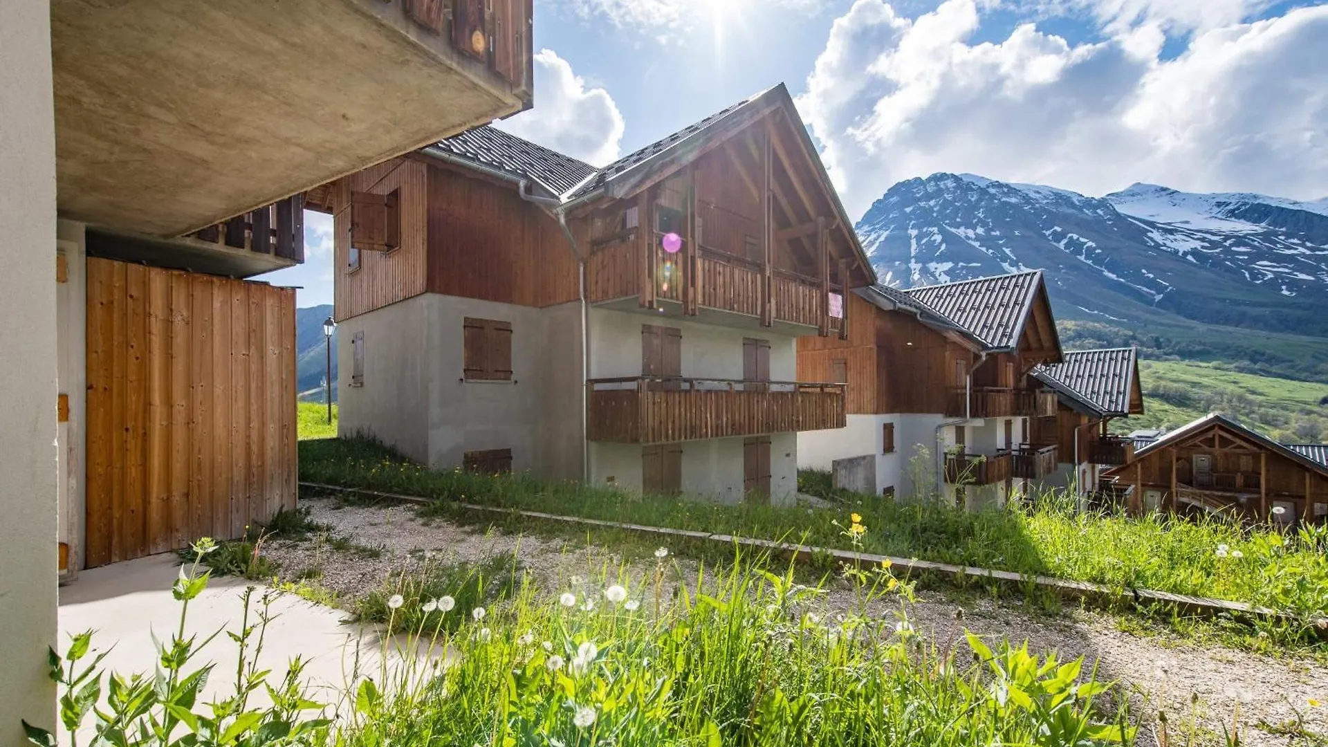 Apartment For 4 To 6 People In Albiez-Montrond 0*,  France
